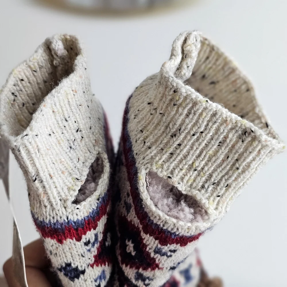 🧤 NWT Muk Luks Fingerless Knit Mittens – Fleece-Lined with Tassels, One Size